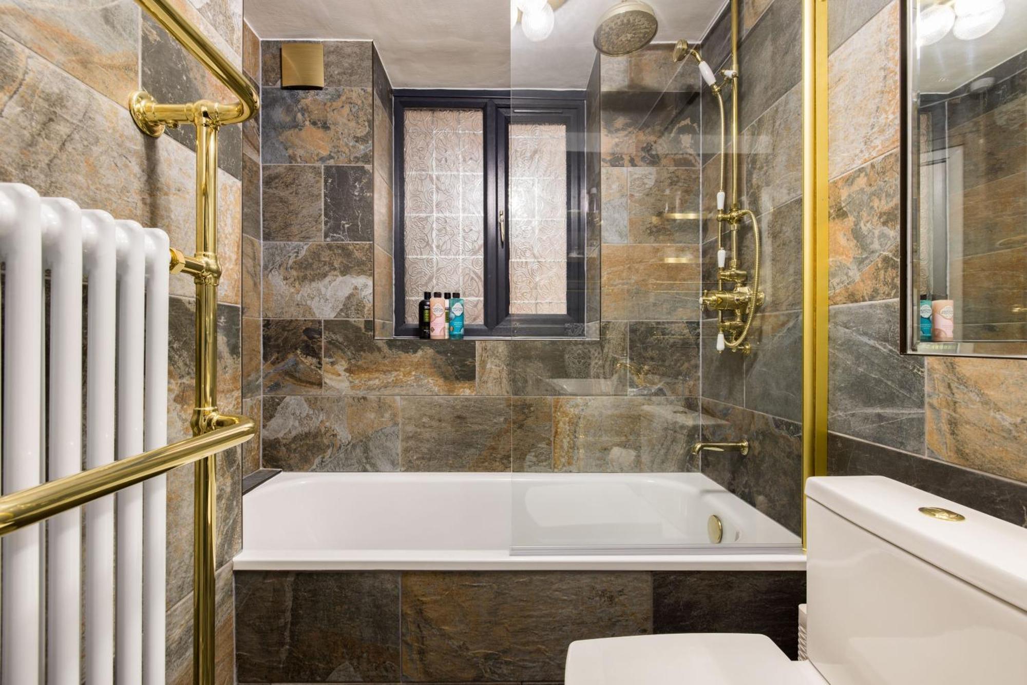 Mayfair 9-bed Townhouse - Sleeps 16 Patio & Ac * Londres